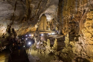 Ngỡ ngàng trước vẻ đẹp của Hang động tráng lệ nhất châu Á