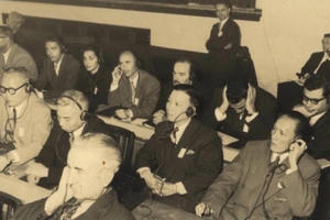 Luật sư Nguyễn Mạnh Tường thuyết trình về luật pháp với Chủ tịch Hồ Chí Minh Luật sư Nguyễn Mạnh Tường thuyết trình về luật pháp với Chủ tịch Hồ Chí Minh