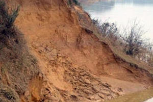 Cuộc sống bất an của hơn 1.000 hộ dân bên... miệng "hà bá"