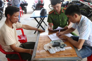 Thừa Thiên - Huế: Liên tục bắt 2 vụ đánh bạc trong một ngày