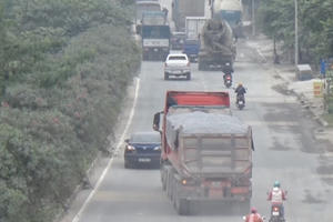 Xe quá khổ, quá tải "lộng hành" ở ngoại thành Hà Nội