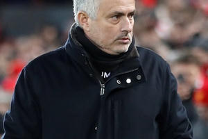 M.U chính thức sa thải Mourinho