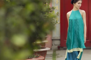 Thuỳ Dung khoe nét đẹp giản dị với áo dài truyền thống