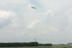 Nhiều máy bay bị chiếu laser trong lúc cất hạ cánh: Ẩn họa an toàn hàng không