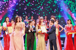 Họp báo Nữ hoàng Trang sức Việt Nam 2017: Thí sinh tham dự được phép chỉnh sửa nhan sắc