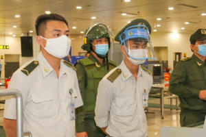 Ứng phó khẩn cấp nhóm khách gây rối, đập phá sân bay Nội Bài