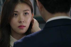 Đang ngủ say vợ bỗng nhiên bật dậy hốt hoảng: "Anh ơi, chồng em về" Đang ngủ say vợ bỗng nhiên bật dậy hốt hoảng: "Anh ơi, chồng em về"