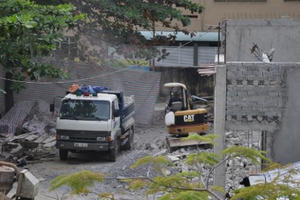 Hoang mang vì công trình tiền tỷ đang xây bất ngờ đổ sập