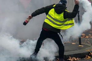 Có một “thế giới khác” trái ngược Paris hào nhoáng phồn hoa