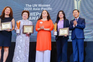 Hai nữ doanh nhân Nguyễn Thị Nga và Thái Hương cùng đoạt giải WEPs