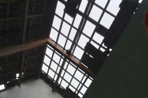 Gió lốc làm tốc mái hàng trăm ngôi nhà ở Quảng Ngãi