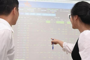 Phá đỉnh, VN-Index hướng đến mốc nào tiếp theo?