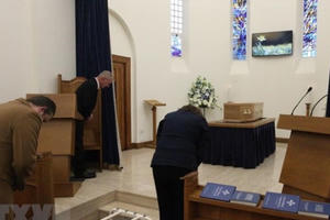 Thi thể, tro cốt 23 người Việt tử vong ở Anh sẽ hồi hương hôm nay