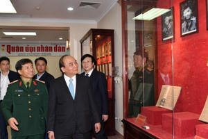 Thủ tướng thăm Báo Quân đội nhân dân