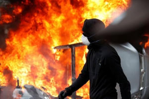 Biểu tình bạo lực nhân ngày Quốc tế Lao động ở Pháp