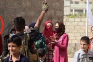 Sợ bị bắt, thủ lĩnh IS mặc váy giả gái trốn khỏi Iraq