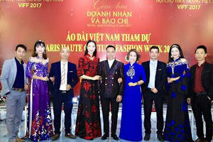 Nhà thiết kế Đỗ Trịnh Hoài Nam đưa Áo dài Việt Nam vươn ra thế giới