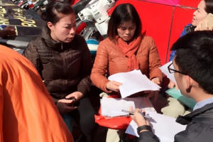 Gần 100 công nhân môi trường mòn mỏi chờ lương thất nghiệp