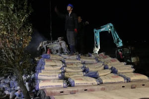 Tài xế xe đầu kéo tử vong trong chiếc cabin bẹp dúm