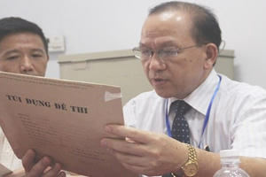 Bàn giao đề thi THPT quốc gia cho địa phương Bàn giao đề thi THPT quốc gia cho địa phương