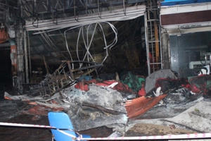 Cửa hàng nội thất tan hoang sau khi bị "bà hỏa" thiêu rụi ở TX Đông Triều Cửa hàng nội thất tan hoang sau khi bị "bà hỏa" thiêu rụi ở TX Đông Triều