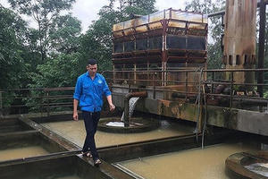 Chủ tịch Hà Nội nói về việc nhà máy dư nước sạch mà dân vẫn 'khát' Chủ tịch Hà Nội nói về việc nhà máy dư nước sạch mà dân vẫn 'khát'