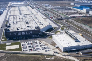 Tesla tạm dừng sản xuất ô tô trên toàn thế giới