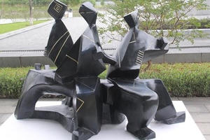 Bi hài sáng tạo tác phẩm điêu khắc để làm… dây phơi Bi hài sáng tạo tác phẩm điêu khắc để làm… dây phơi