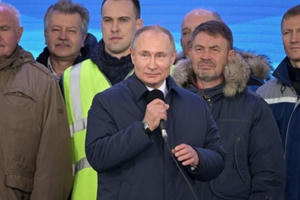 Tổng thống Nga Putin chia sẻ cảm xúc trên cây cầu dài nhất châu Âu