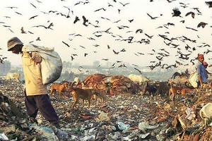 Núi rác ở thành phố ô nhiễm nhất thế giới cao 65m, rộng bằng 40 sân bóng