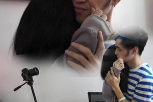 Bậc thầy sống ảo: Chàng trai tự sướng với "người yêu không khí" mọi lúc mọi nơi