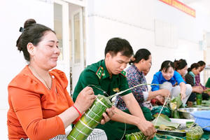 Ấm áp phong trào “Bánh chưng ngày Tết” ở Đồn Biên phòng Tống Lê Chân (Tây Ninh)