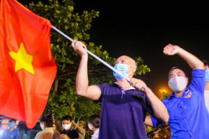 [Clip]: Người dân Hạ Lôi vỡ òa niềm vui trong ngày công bố hết cách ly