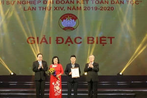 Trao giải "Vì sự nghiệp Đại đoàn kết toàn dân tộc" cho 81 tác phẩm báo chí Trao giải "Vì sự nghiệp Đại đoàn kết toàn dân tộc" cho 81 tác phẩm báo chí