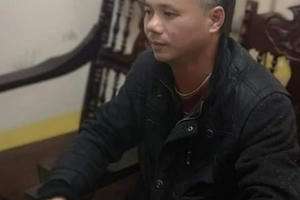 Tạm giữ đối tượng chém thủng thuyền cứu hộ vì mượn không được