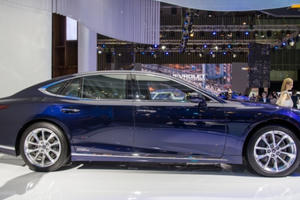 Cận cảnh Lexus LS500h 2018 đầu tiên ở Hà Nội giá 9 tỷ