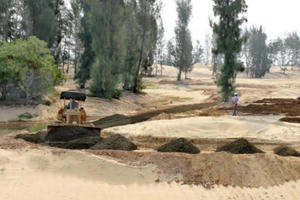 Đốn 100ha rừng phòng hộ làm sân golf đón thi hoa hậu Đốn 100ha rừng phòng hộ làm sân golf đón thi hoa hậu