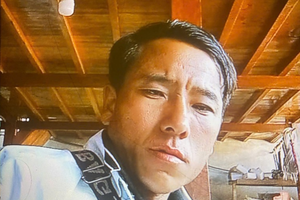 Bắt giữ đối tượng giết người, trốn vào rừng uống thuốc diệt cỏ tự sát nhưng bất thành