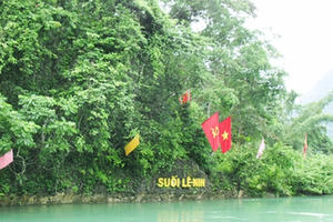 Non nước Cao Bằng: Hùng vĩ và thiêng liêng