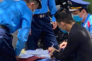 Vụ lái xe Lexus thách thức "biết xe này của ai không" tường trình gì tại công an?