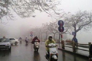 Dự báo thời tiết ngày 15/10: Mưa lớn diện rộng ở Trung Bộ, người miền Bắc mặc thêm áo rét