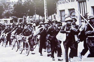 Những hình ảnh hiếm về ngày bộ đội ta tiếp quản Thủ đô 64 năm trước