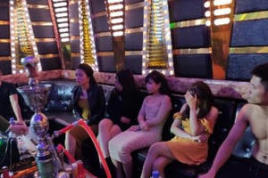 Bắt quả tang 29 nam thanh nữ tú tổ chức 'tiệc ma túy' tại TP Móng Cái