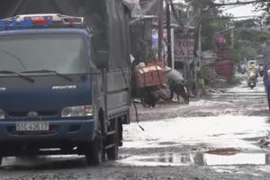 TP HCM: Dân "kêu trời" vì đường xuống cấp nghiêm trọng