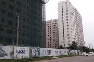 Nghịch lý thị trường bất động sản