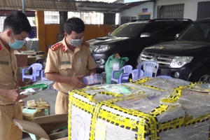 An Giang: Bắt xe tải chở nhiều hàng hóa không rõ nguồn gốc và không hóa đơn, chứng từ An Giang: Bắt xe tải chở nhiều hàng hóa không rõ nguồn gốc và không hóa đơn, chứng từ