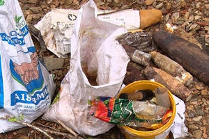 Thanh Hóa: Ngư dân kéo lưới, kéo được quả bom nặng 165kg