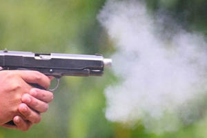 Thanh Hóa: Nổ súng giải quyết mâu thuẫn khi hát karaoke, 2 người nhập viện