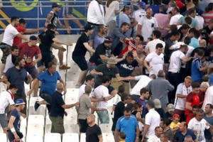 EURO 2016: Pháp cấm rượu bia do bạo lực gia tăng