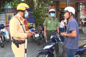 Kiên quyết xử lý các trường hợp không đeo khẩu trang nơi công cộng